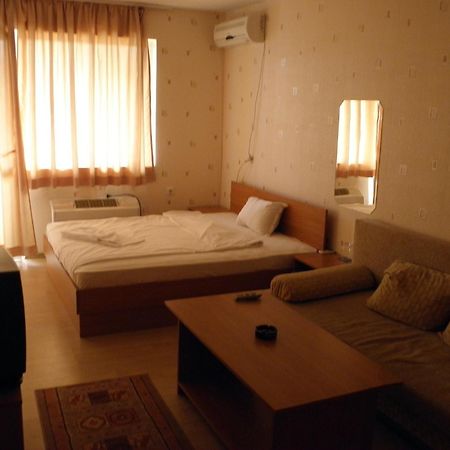 Hotel Pilevski ブラゴエヴグラト エクステリア 写真