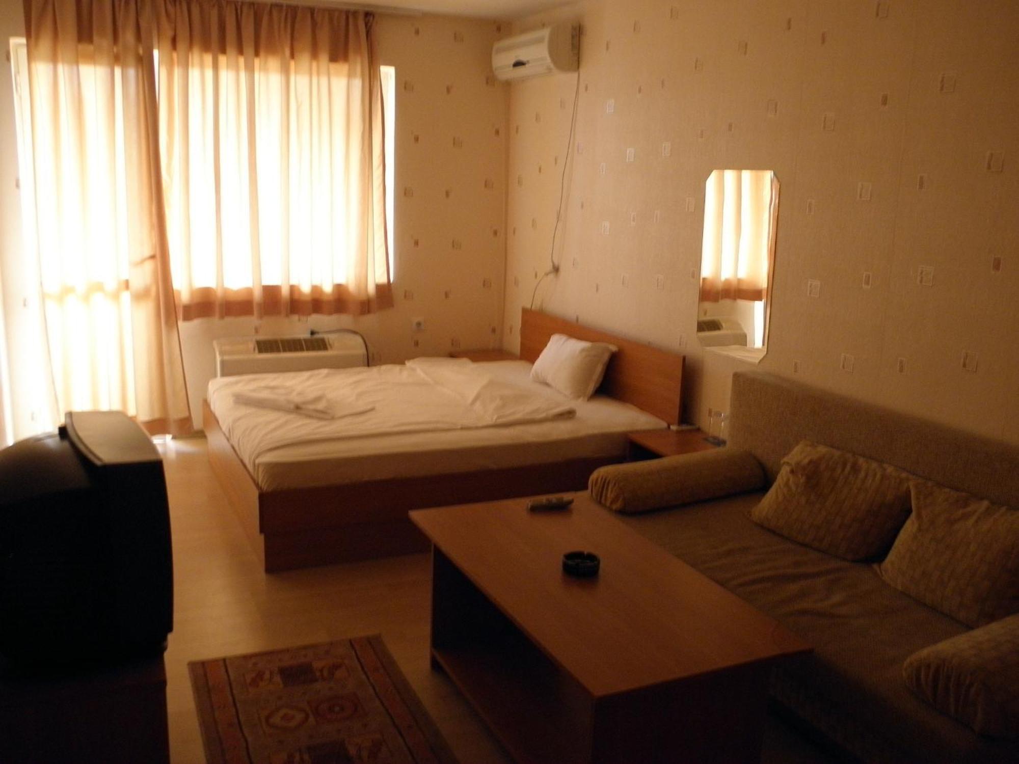 Hotel Pilevski ブラゴエヴグラト エクステリア 写真
